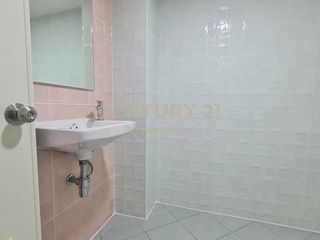 For sale 4 bedrooms townhouse in Din Daeng, Bangkok