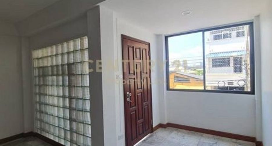 For sale 4 bedrooms townhouse in Din Daeng, Bangkok