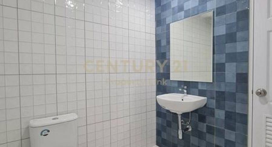 For sale 4 bedrooms townhouse in Din Daeng, Bangkok