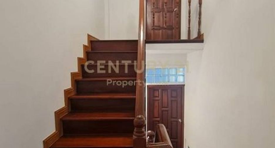 For sale 4 bedrooms townhouse in Din Daeng, Bangkok