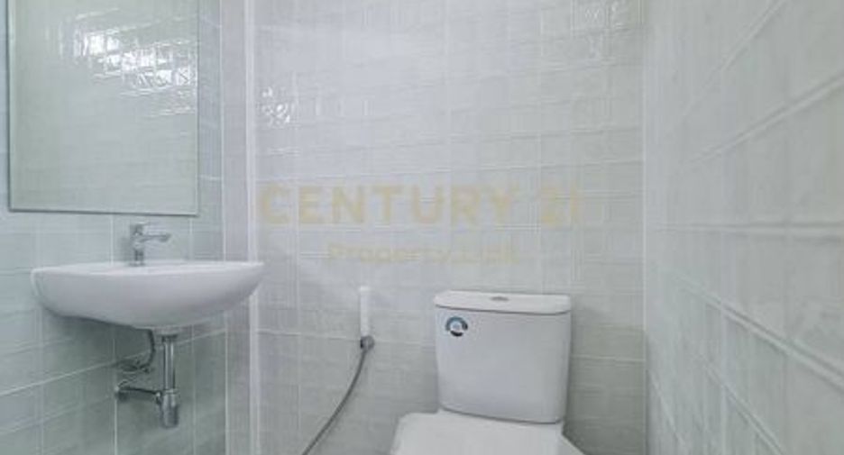 For sale 4 bedrooms townhouse in Din Daeng, Bangkok