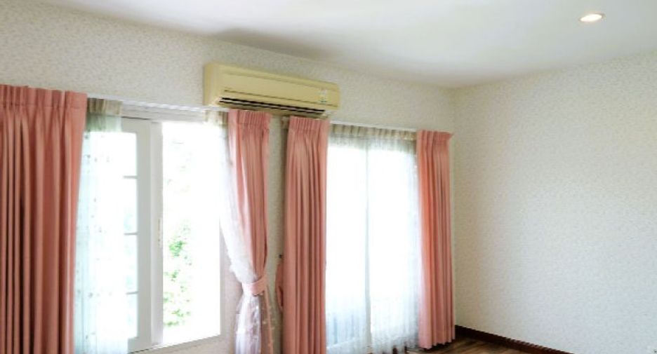 For sale 3 bedrooms townhouse in Phasi Charoen, Bangkok