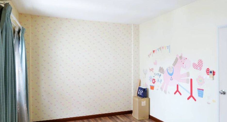 For sale 3 bedrooms townhouse in Phasi Charoen, Bangkok