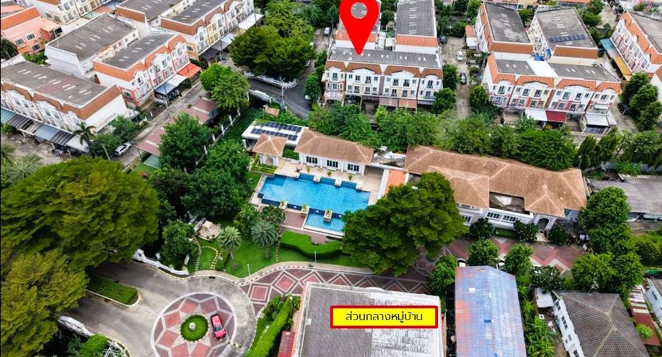 For sale 3 bedrooms townhouse in Phasi Charoen, Bangkok