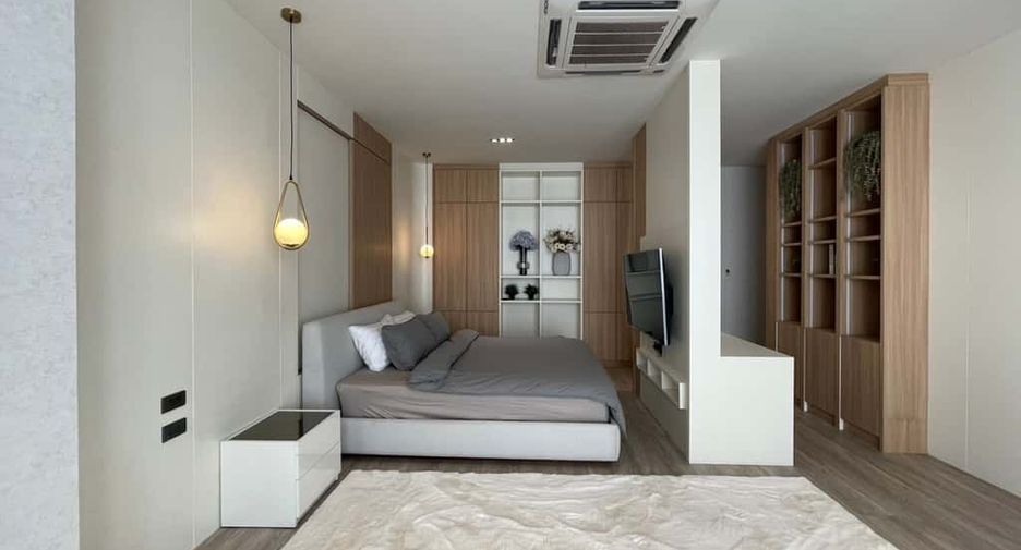 For rent and for sale 4 bedrooms house in San Kamphaeng, Chiang Mai
