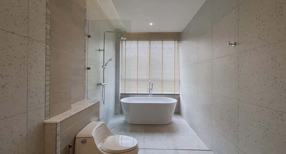 For rent and for sale 4 bedrooms house in San Kamphaeng, Chiang Mai