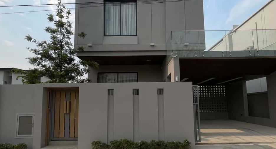 For rent and for sale 4 bedrooms house in San Kamphaeng, Chiang Mai