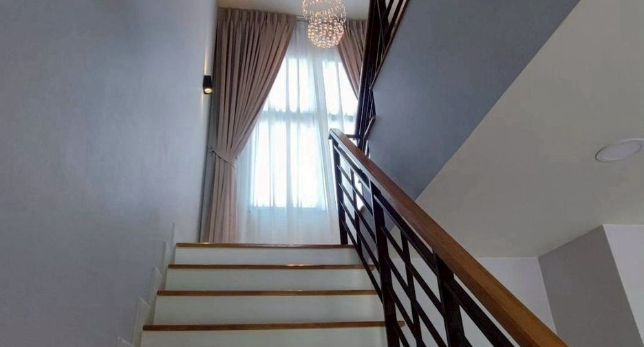 Casa en alquiler de 4 habitaciones en Bang Phli, Samut Prakan