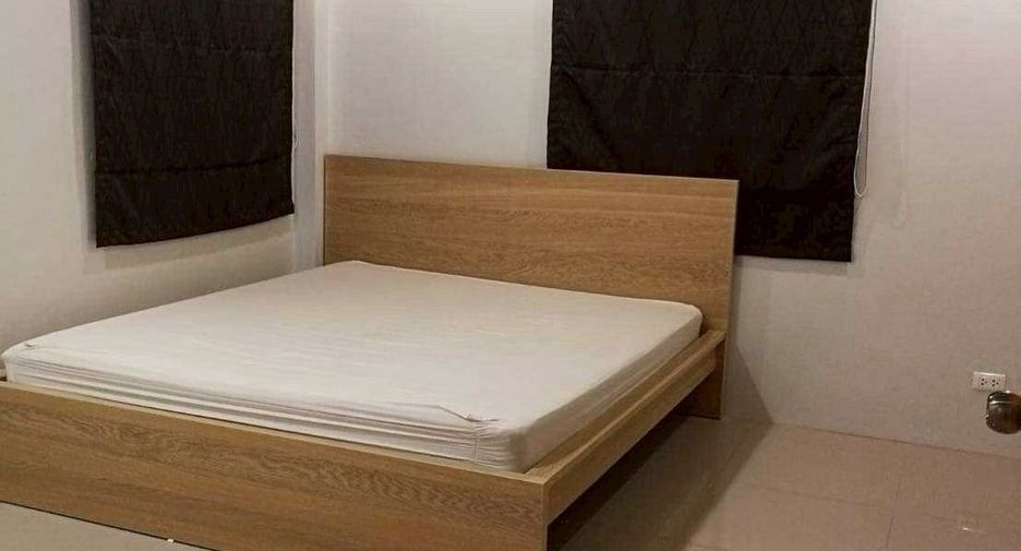 Аренда 3 спальни дом в Пхра Кханонг, Бангкок