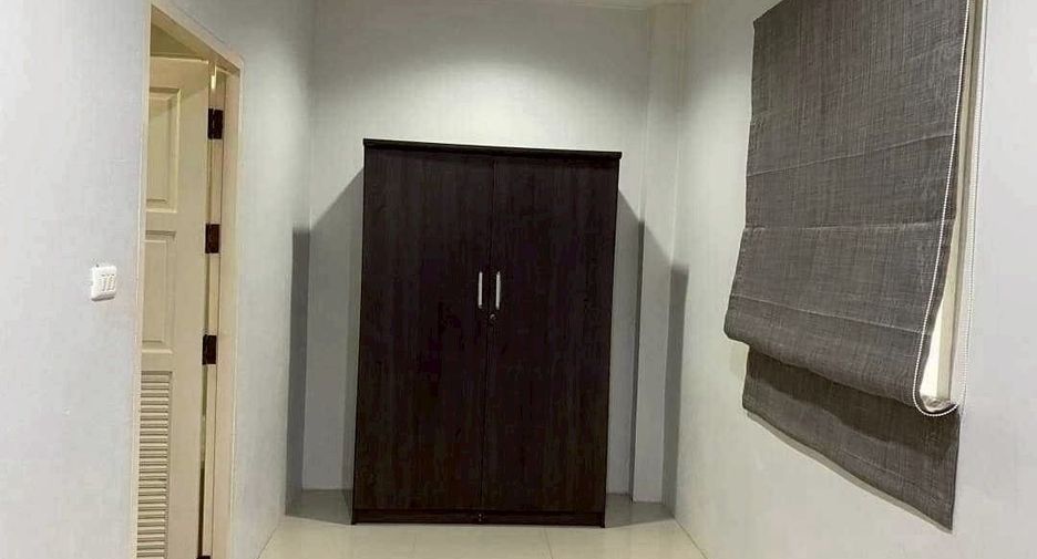 Аренда 3 спальни дом в Пхра Кханонг, Бангкок