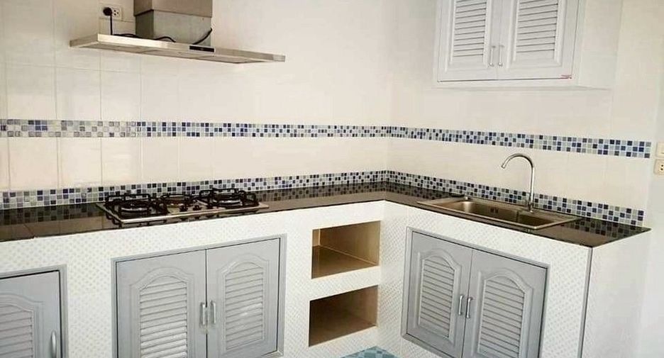 Аренда 3 спальни дом в Пхра Кханонг, Бангкок