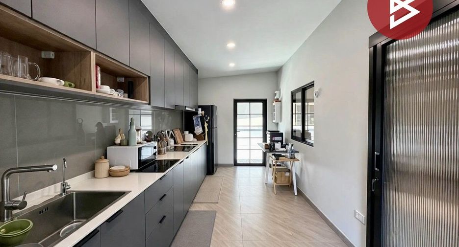For sale 4 bedrooms house in Mueang Chon Buri, Chonburi