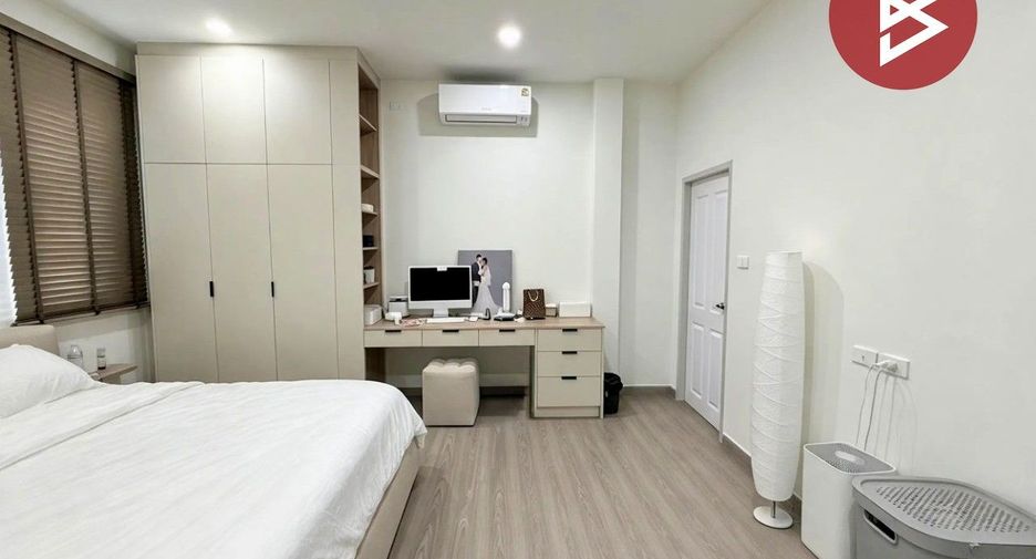 For sale 4 bedrooms house in Mueang Chon Buri, Chonburi