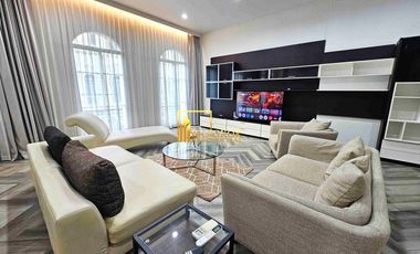 For rent 5 bedrooms townhouse in Yan Nawa, Bangkok