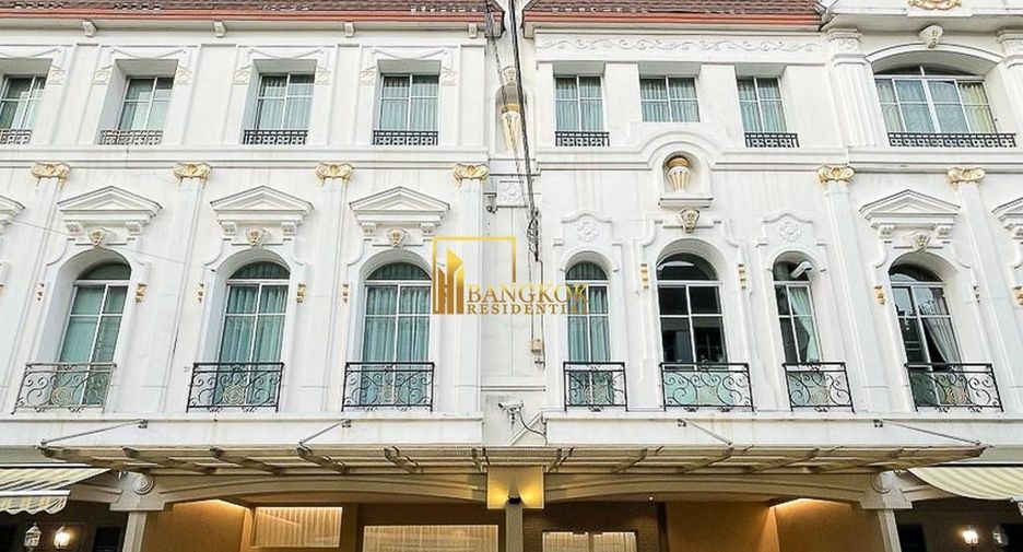 For rent 5 bedrooms townhouse in Yan Nawa, Bangkok