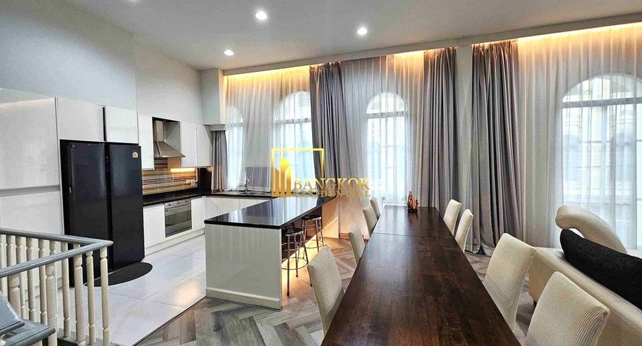 For rent 5 bedrooms townhouse in Yan Nawa, Bangkok