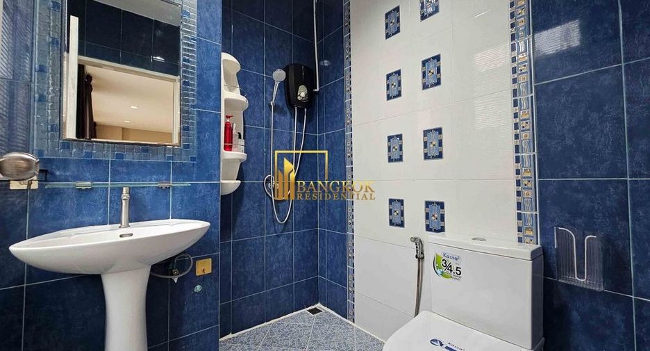 For rent 5 bedrooms townhouse in Yan Nawa, Bangkok