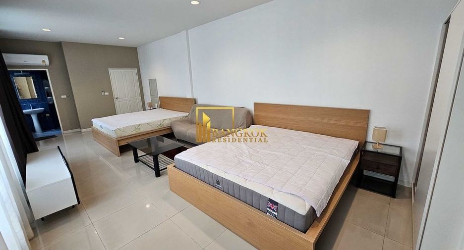 For rent 5 bedrooms townhouse in Yan Nawa, Bangkok