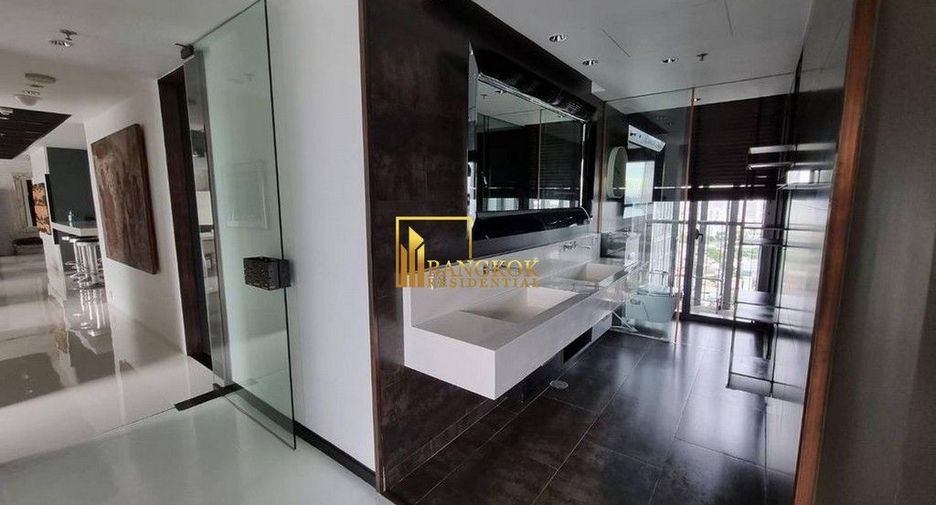 For rent 3 bedrooms condo in Sathon, Bangkok