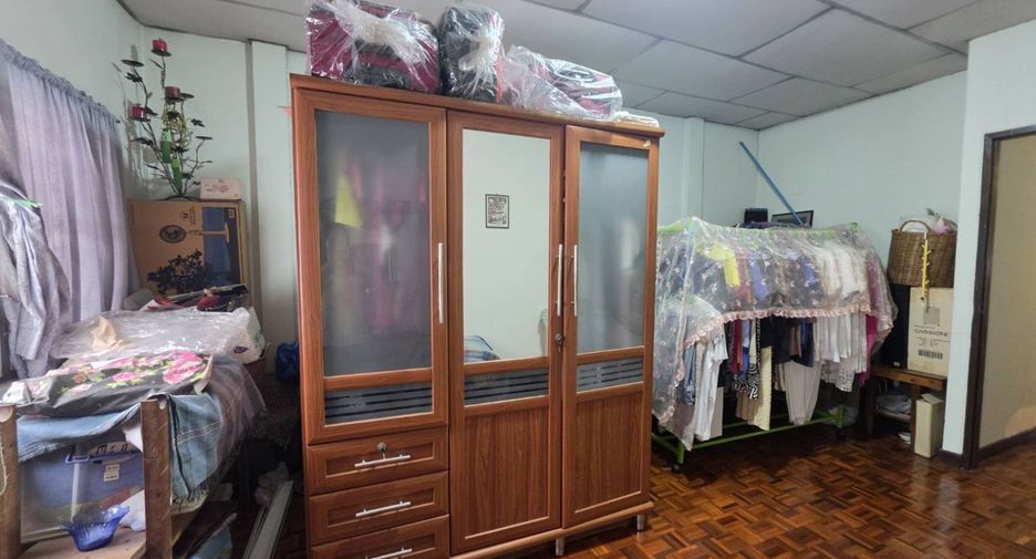 For sale 2 bedrooms townhouse in Bang Khen, Bangkok