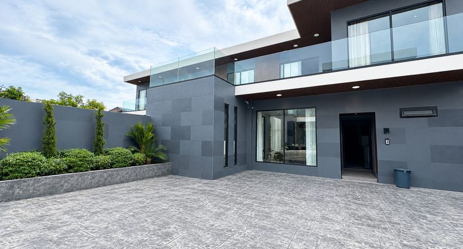 For rent 7 bedrooms villa in Bang Lamung, Chonburi