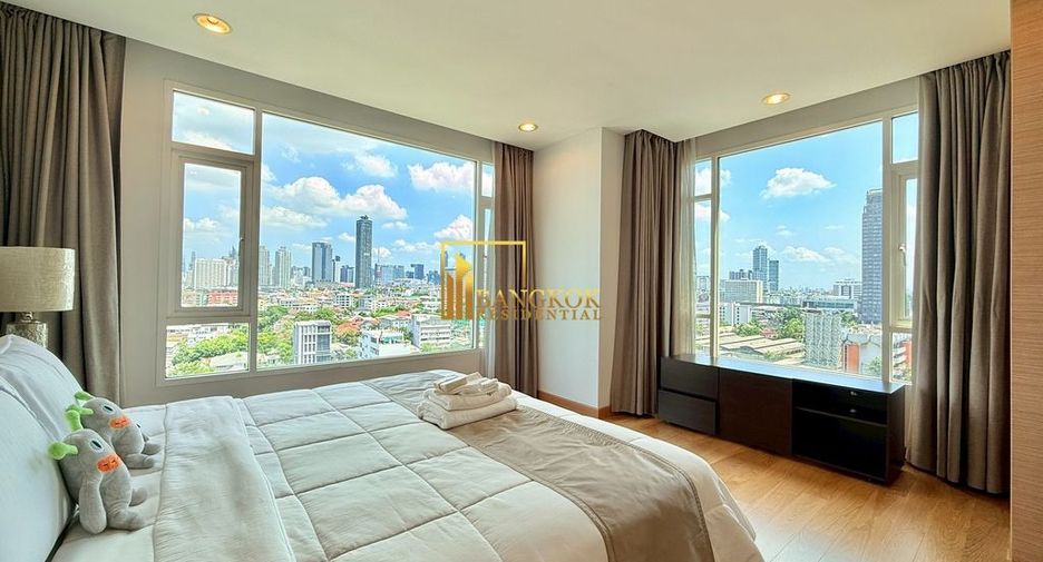 For rent 3 bedrooms apartment in Watthana, Bangkok