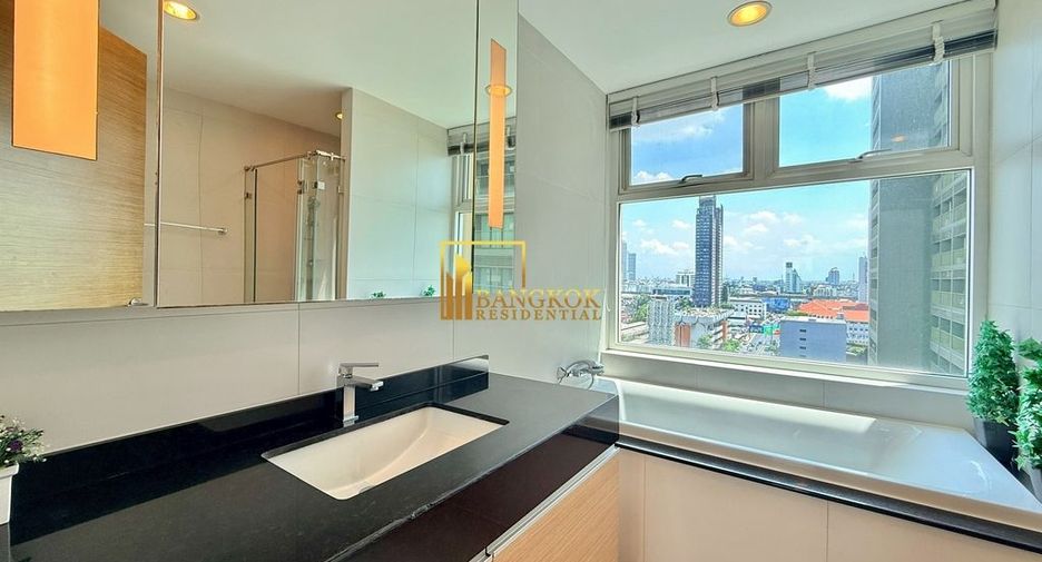 For rent 3 bedrooms apartment in Watthana, Bangkok