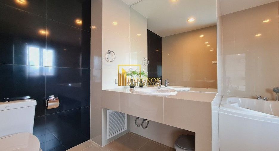 For rent 2 bedrooms apartment in Watthana, Bangkok