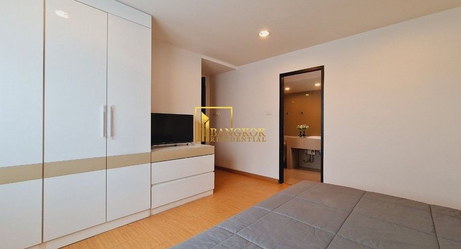 For rent 2 bedrooms apartment in Watthana, Bangkok