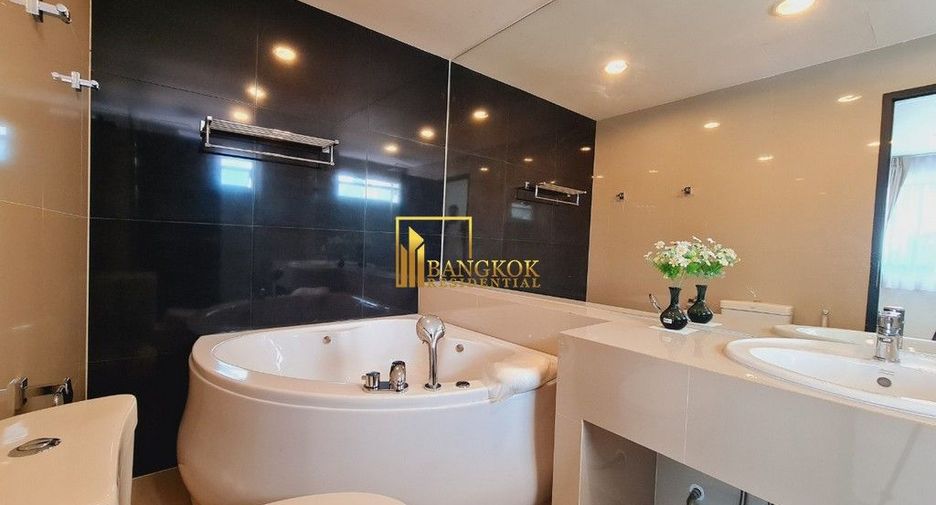 For rent 2 bedrooms apartment in Watthana, Bangkok