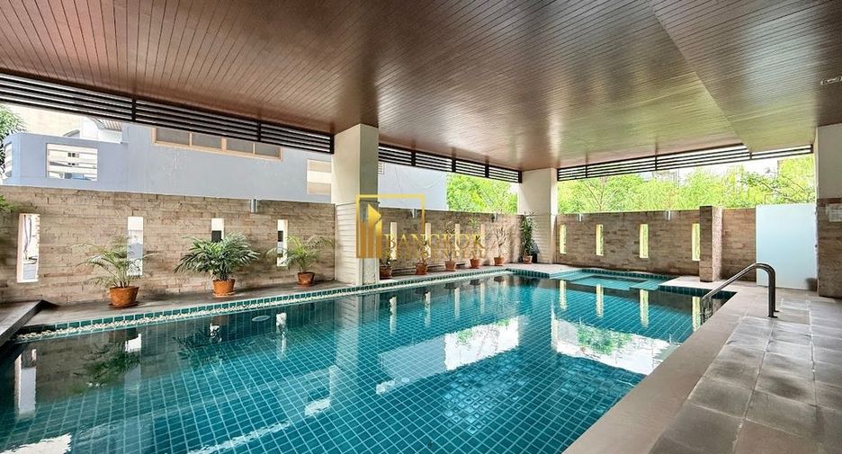 For rent 2 bedrooms apartment in Pathum Wan, Bangkok
