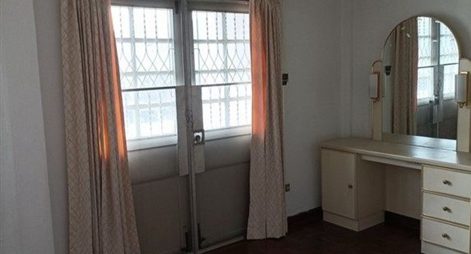 For sale 4 bedrooms townhouse in Pak Kret, Nonthaburi