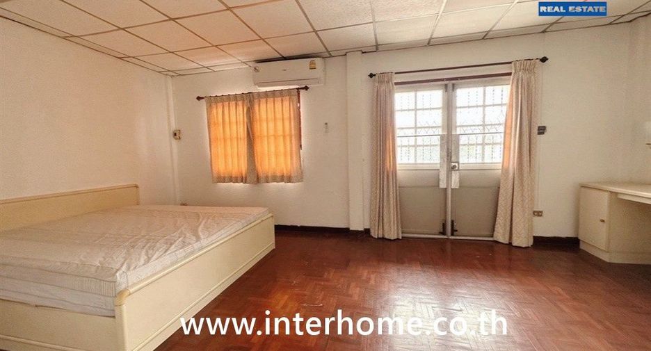For sale 4 bedrooms townhouse in Pak Kret, Nonthaburi