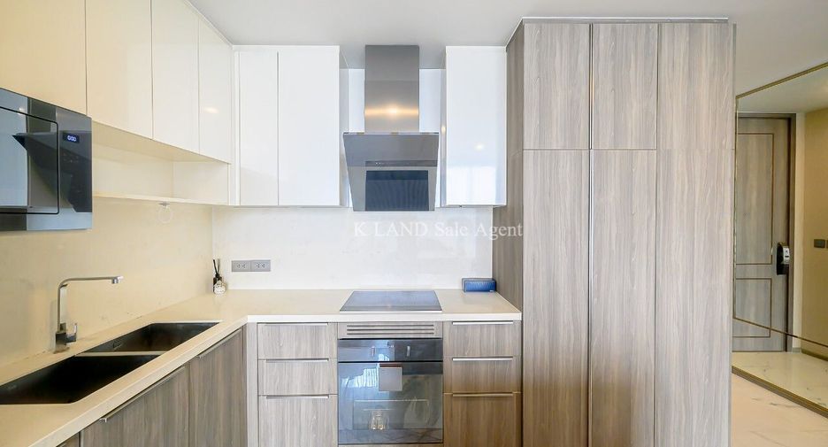 For rent 2 bedrooms condo in Khlong Toei, Bangkok