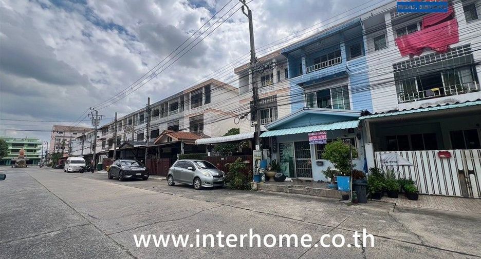 For sale 3 bedrooms townhouse in Sai Mai, Bangkok