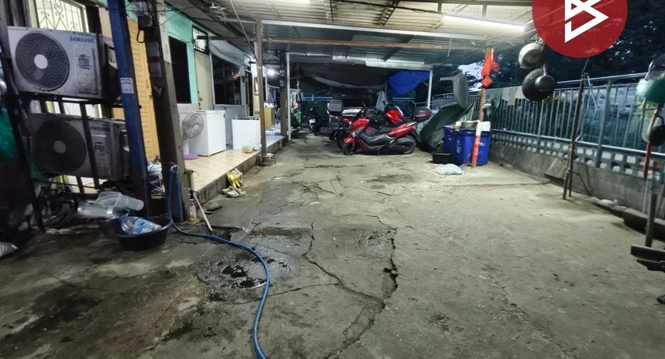 For sale 2 bedrooms townhouse in Phra Pradaeng, Samut Prakan