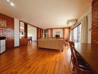 À louer 3 chambres appartement avec services à Khlong Toei, Bangkok