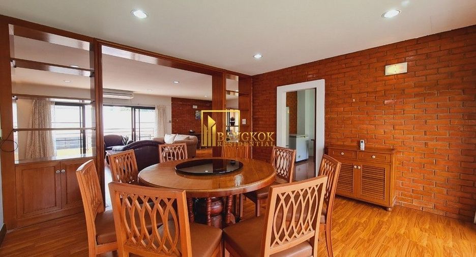 À louer 3 chambres appartement avec services à Khlong Toei, Bangkok