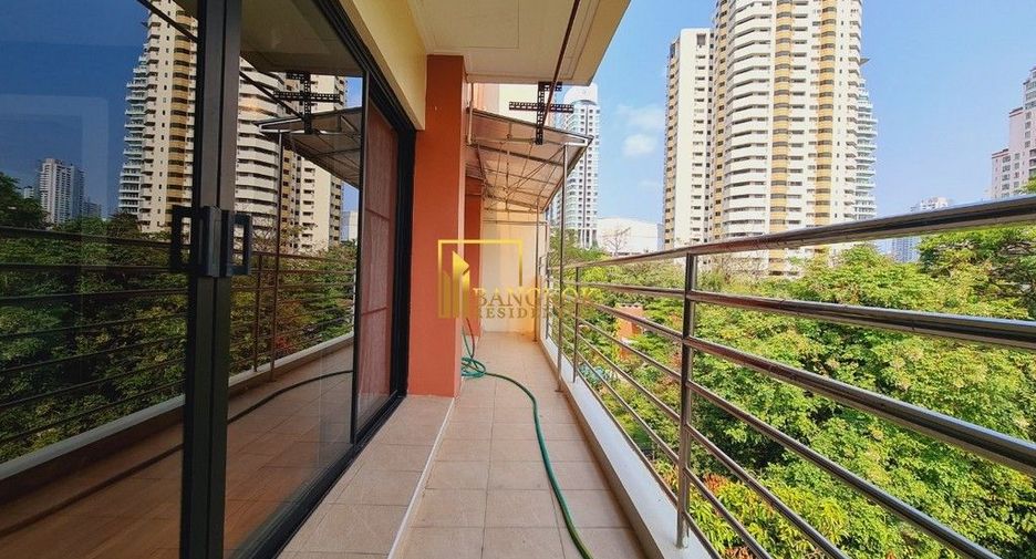 À louer 3 chambres appartement avec services à Khlong Toei, Bangkok