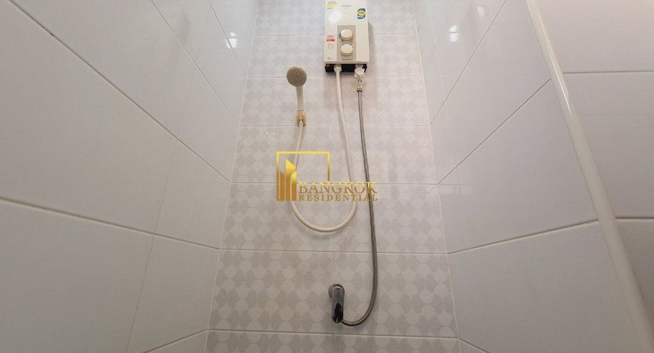 À louer 3 chambres appartement avec services à Khlong Toei, Bangkok