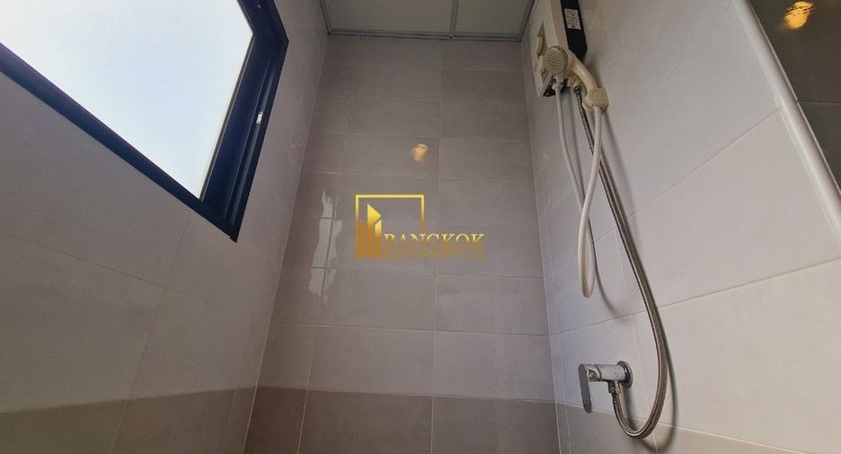 À louer 3 chambres appartement avec services à Khlong Toei, Bangkok