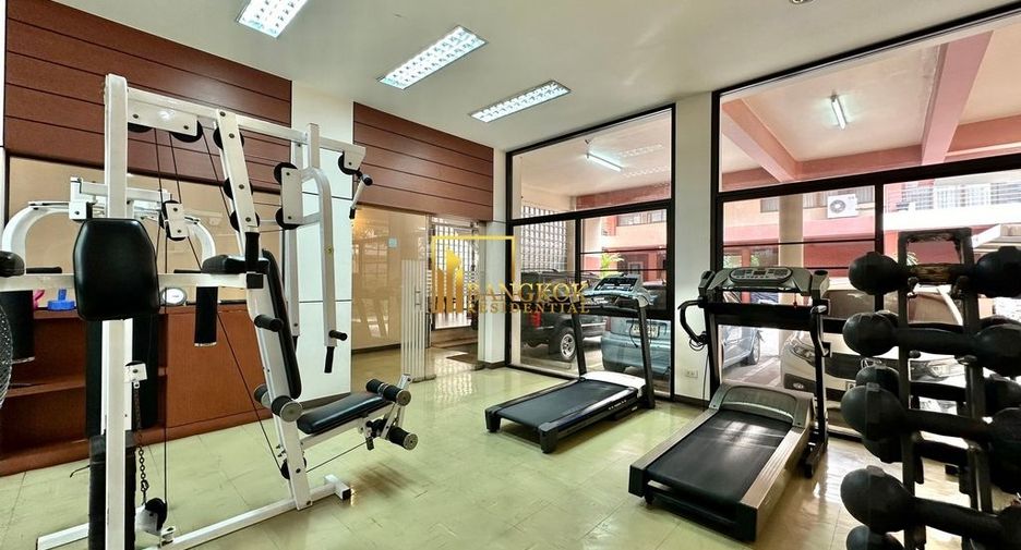 À louer 3 chambres appartement avec services à Khlong Toei, Bangkok