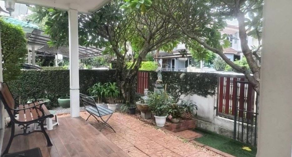 For sale 3 bedrooms house in Bang Khun Thian, Bangkok