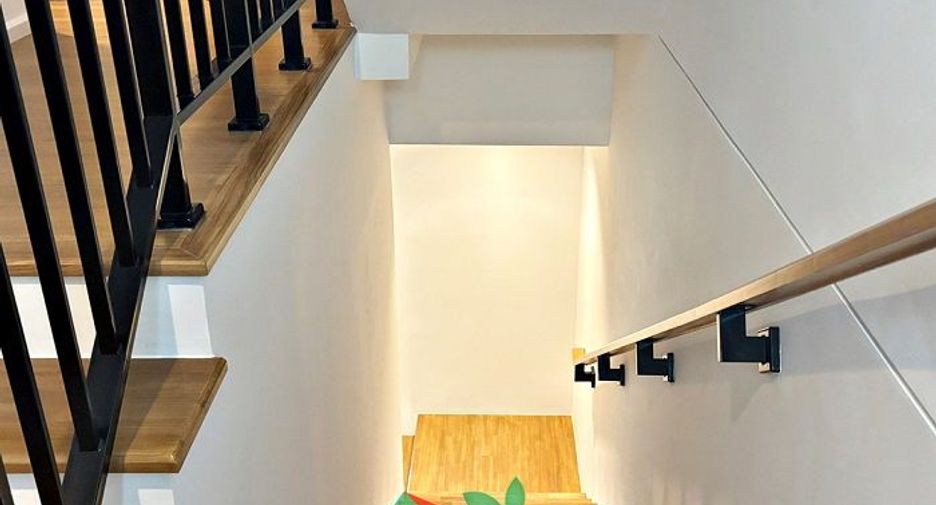 For sale 3 bedrooms townhouse in Prawet, Bangkok