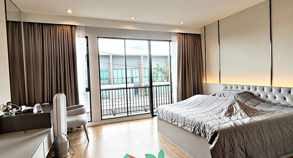 For sale 3 bedrooms townhouse in Prawet, Bangkok