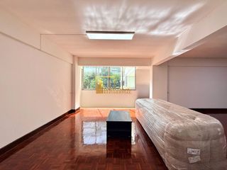For rent 2 bedrooms apartment in Khlong Toei, Bangkok