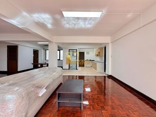 For rent 2 bedrooms apartment in Khlong Toei, Bangkok
