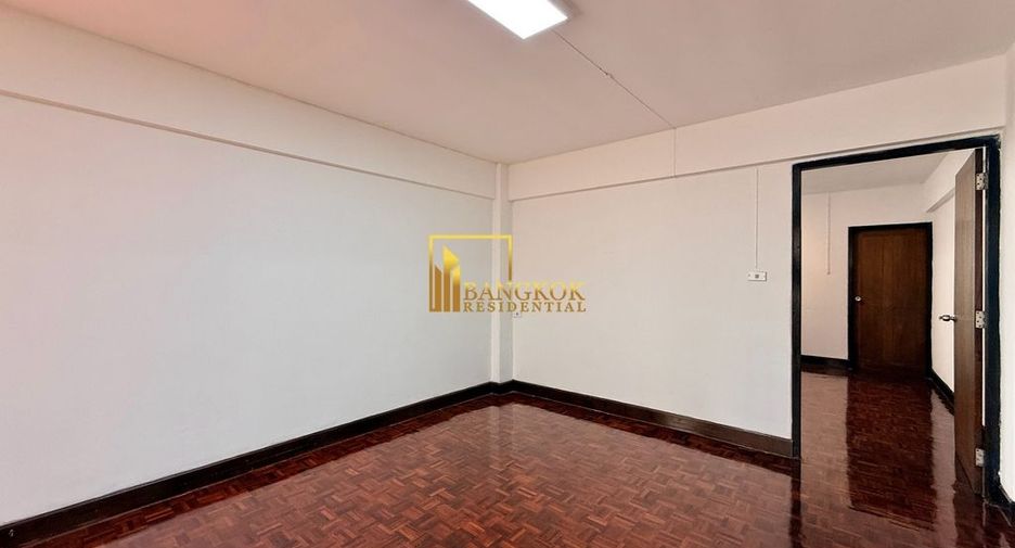 For rent 2 bedrooms apartment in Khlong Toei, Bangkok
