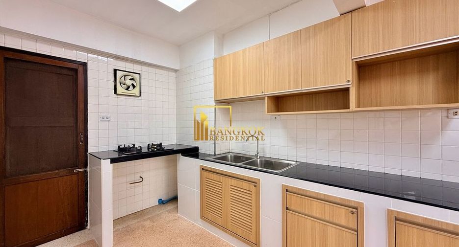 For rent 2 bedrooms apartment in Khlong Toei, Bangkok