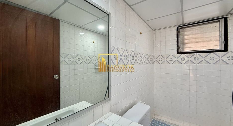 For rent 2 bedrooms apartment in Khlong Toei, Bangkok